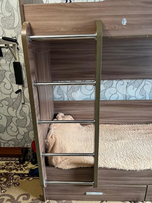 Двухяърусная кровать