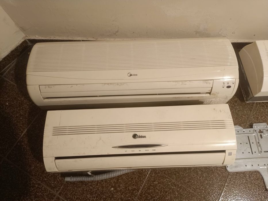 Три броя климатици Midea