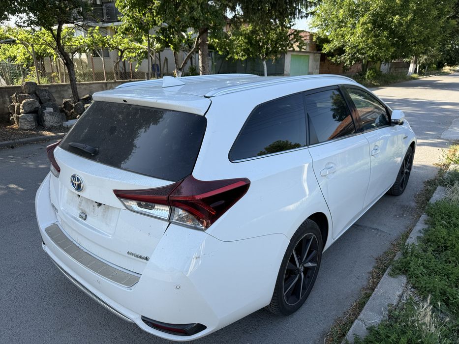 Toyota Auris Hybrid 1.8 (73 kW) 2018 г. – на части