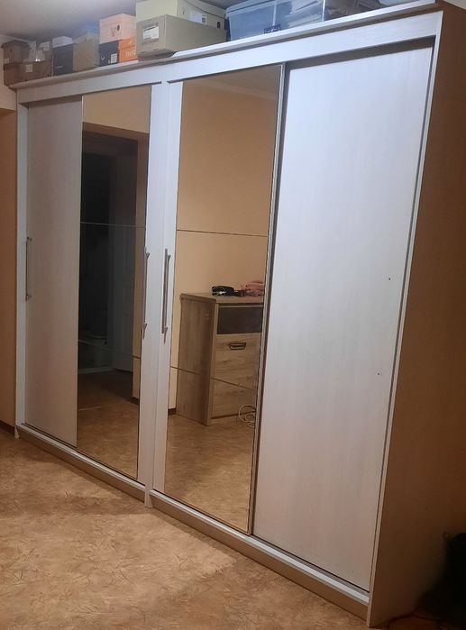 Продам  2 одинаковых шкафа-купе