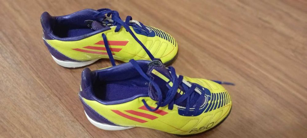 Маратонки Адидас, Найк 28 номер момче