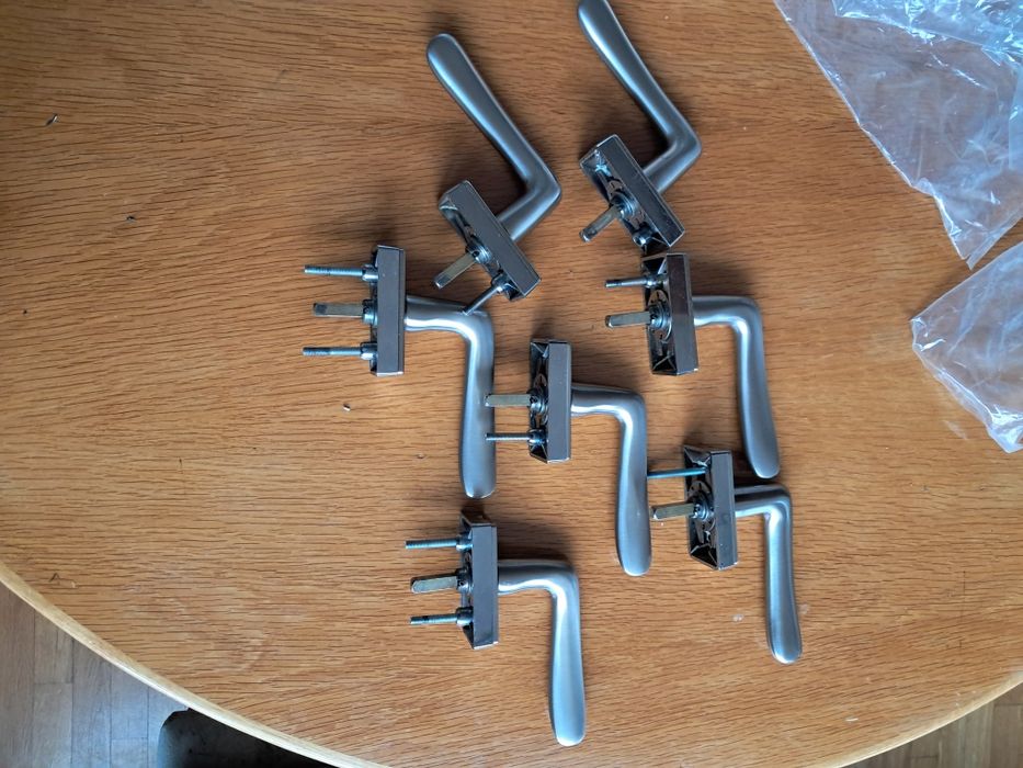 Дръжки за дограма, врати или прозорци