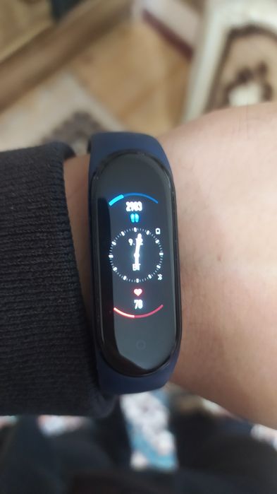 Mi band 5 va zaryadnik