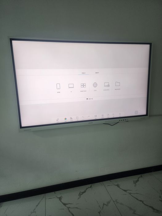 Мебел ва смарт доска