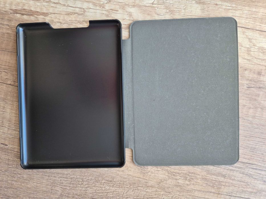 Кейс за Kindle Paperwhite 3 черен с пластмасов гръб