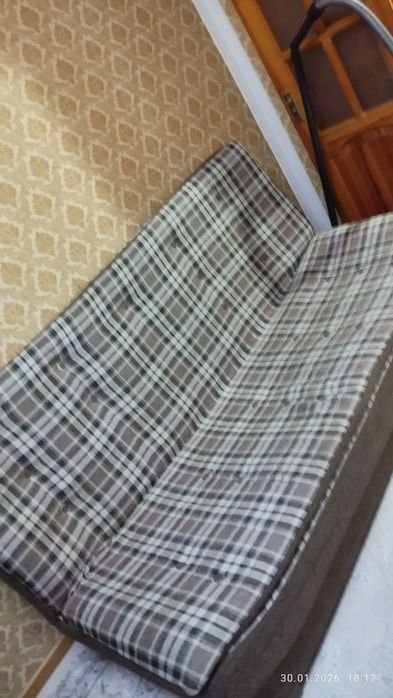 Продаётся раскладной диван.