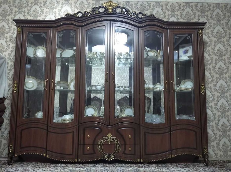 Горка (стенка) для гостинной