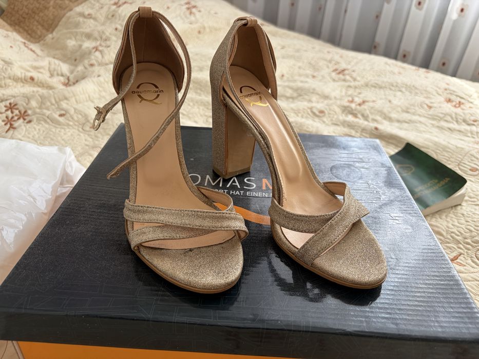 Продам босоножки