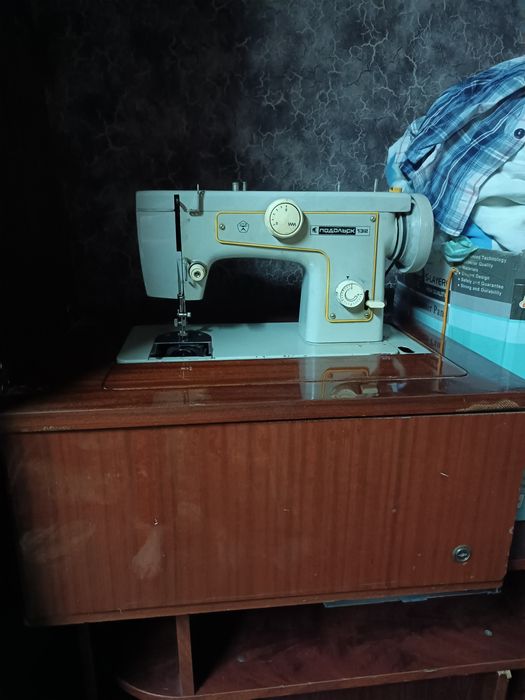 Швейная машинка продам