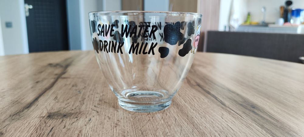 Эстетичный стакан SAVE WATER DRINK MILK.
