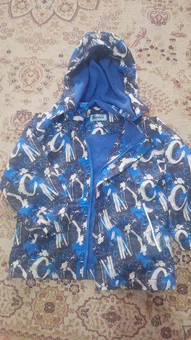 Продам ветровки и обувь для мальчика