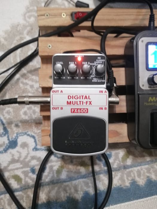 Педаль эффектов для гитары