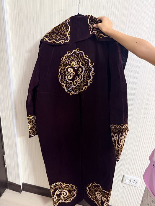 Продается чапан с тюбетейкой.