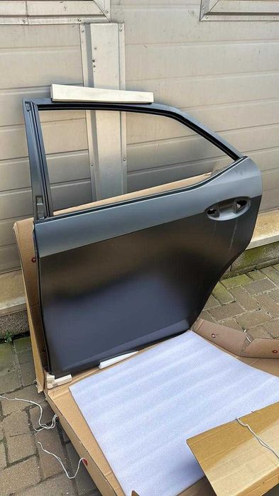 Дверь Toyota corolla 150/180
