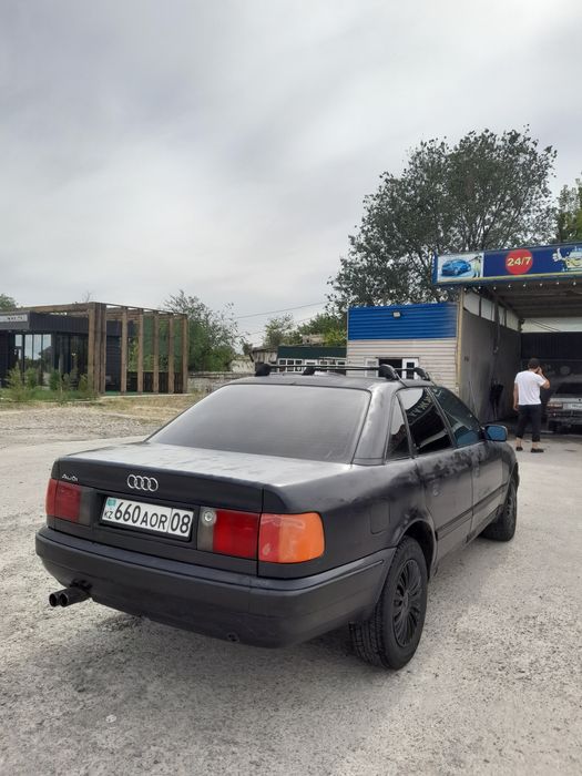 Продаю Ауди 100 с4