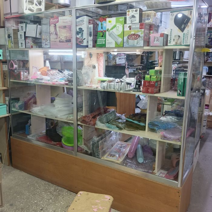 Продам витрины  разные