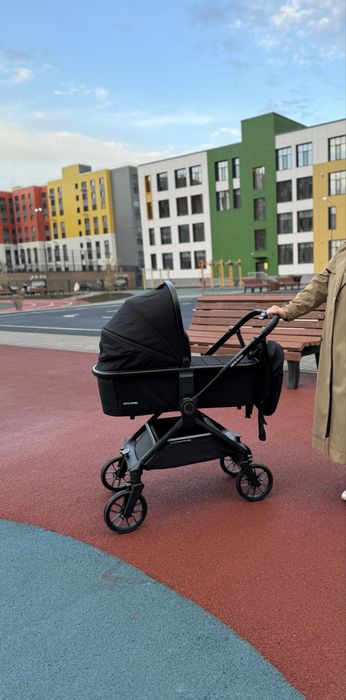 Продам красивую коляску ining baby
