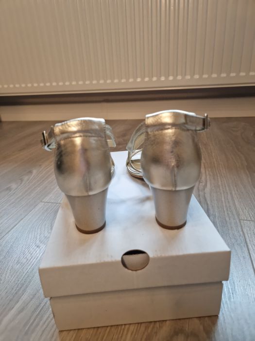 Vand sandale elegante