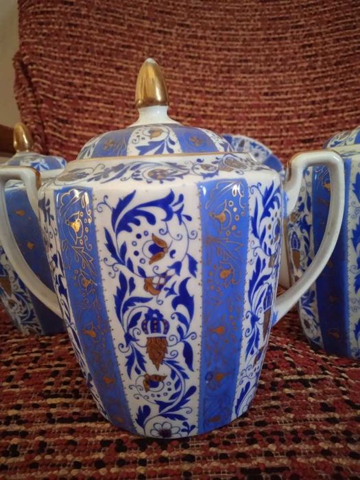 Сервиз фарфоровый