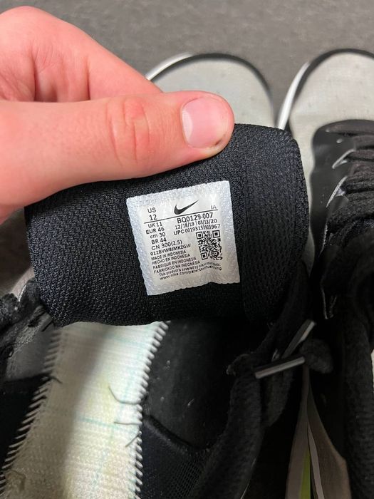 2 чифта обувки  Nike - 20 евро