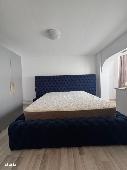 Garsonieră confort 1, localizată în zona de sus a orașului.