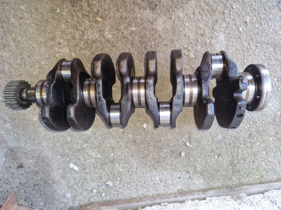 Колянов вал и разпределителен вал  за астра ф 1.6 75