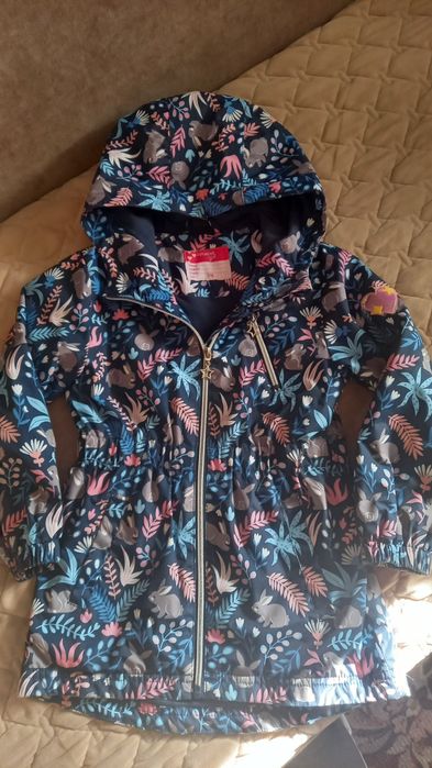 Продам ветровку на девочку