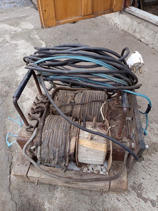 Vând piese motor tractor