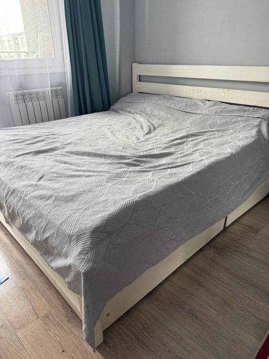 двуспальная кровать