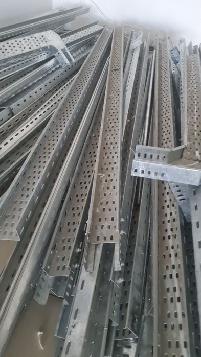 Лоток перфорированный 100х50х300