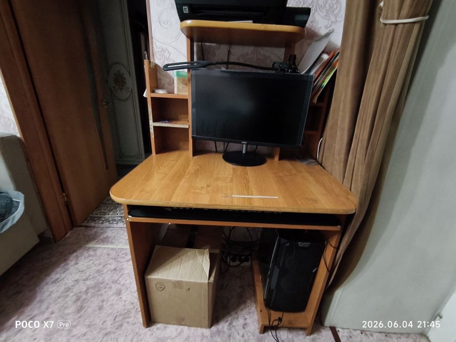 продам компьютерный стол