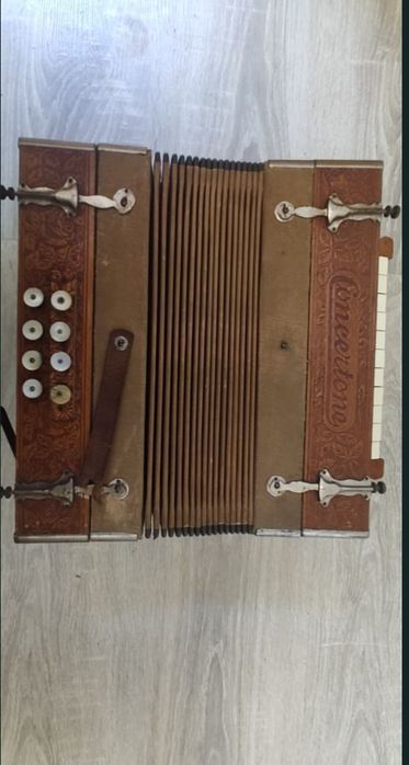 Vând Acordeon Concertone Vintige
