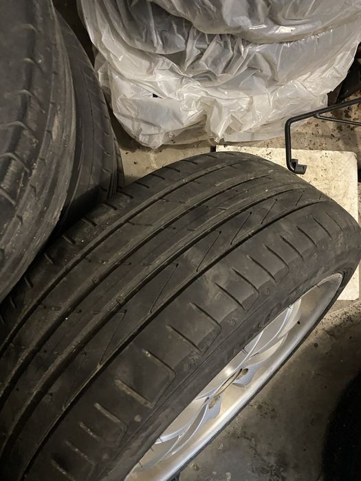 Jante “18 mercedes + anvelope 225/40 ZR 18 sau schimb