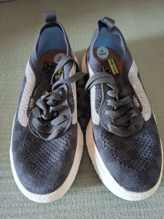 Чисто нови обувки и сандали за момче 35 номер (Vans, Reserved, Zara)