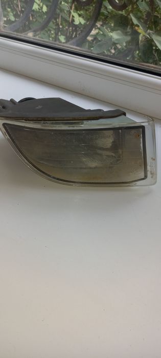 Продам туманку одну от ланд крузер право 120