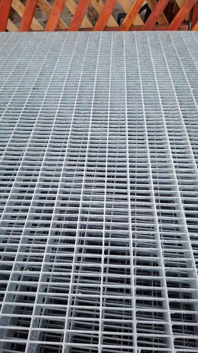 Grătare zincate solide