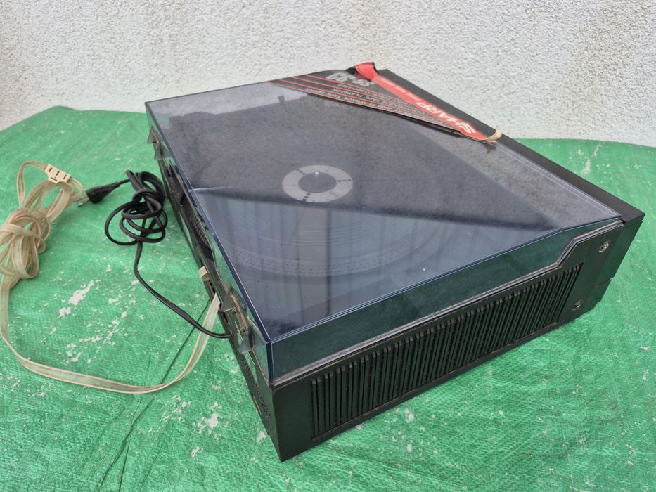 SHARP STEREO MUZIC CENTER model no . SH 33 H (BK) made in Taiwan