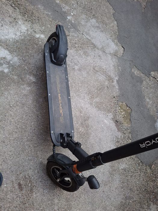 Vând trotineta electrica
