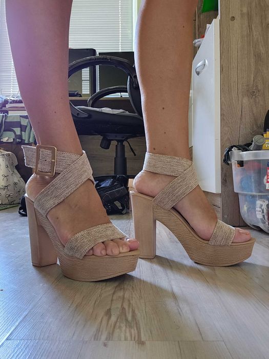 Сандали на платформата