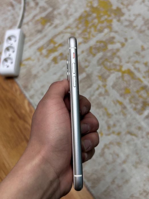 iPhone 11 белый цвет