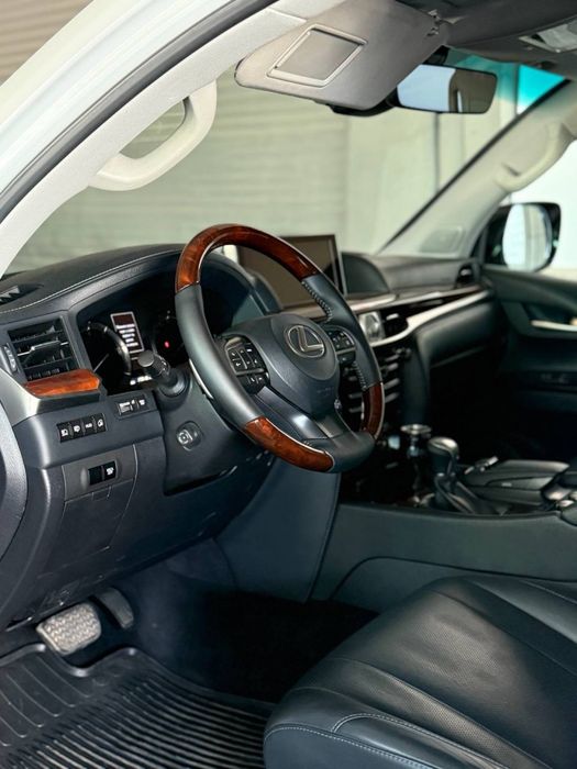 Lexus LX 570 сотилади