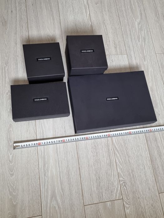 Кутии на  Dolce and Gabanna и Versace  подходяща за опаковка на подаръ