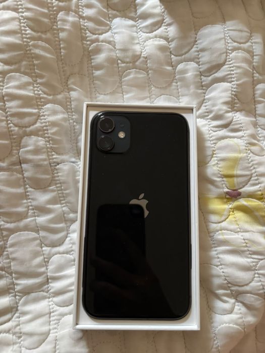 iPhone 11 на 128 ГБ в чёрном цвете