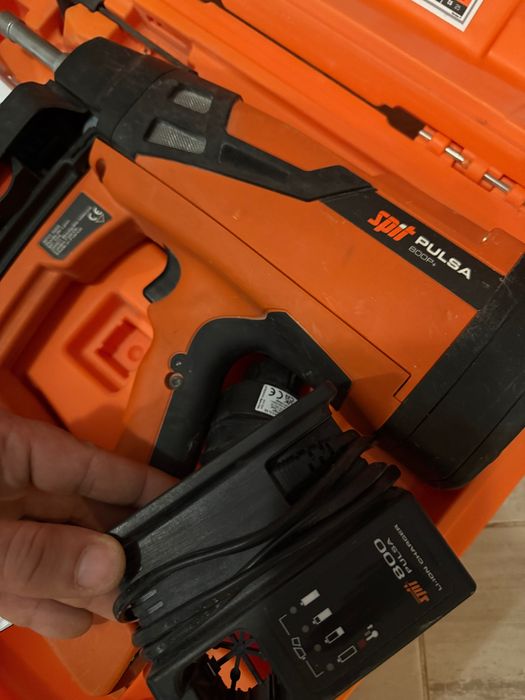 Spit Pulsa 800P+ набива пирони в бетон и метал отличен