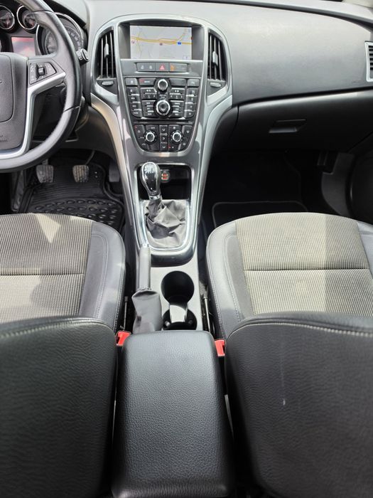 Opel astra j 1.7cdti 131 ps