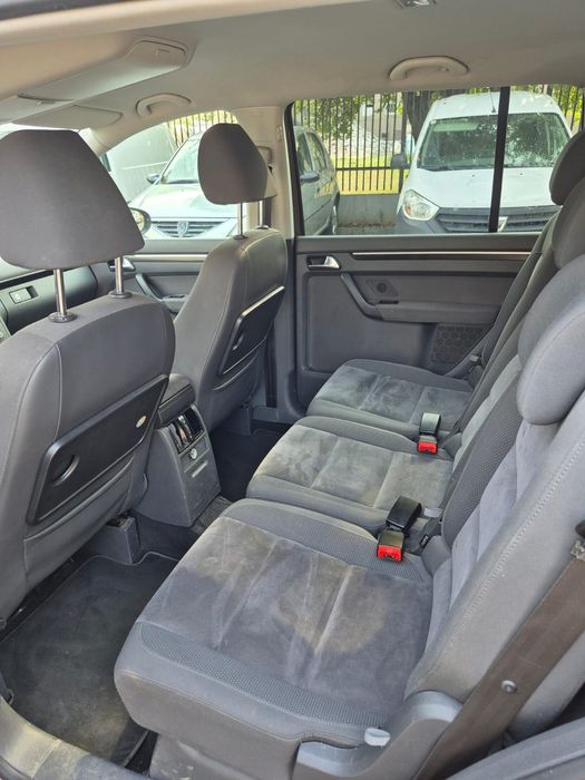 Vând mașină  Volkswagen touran!