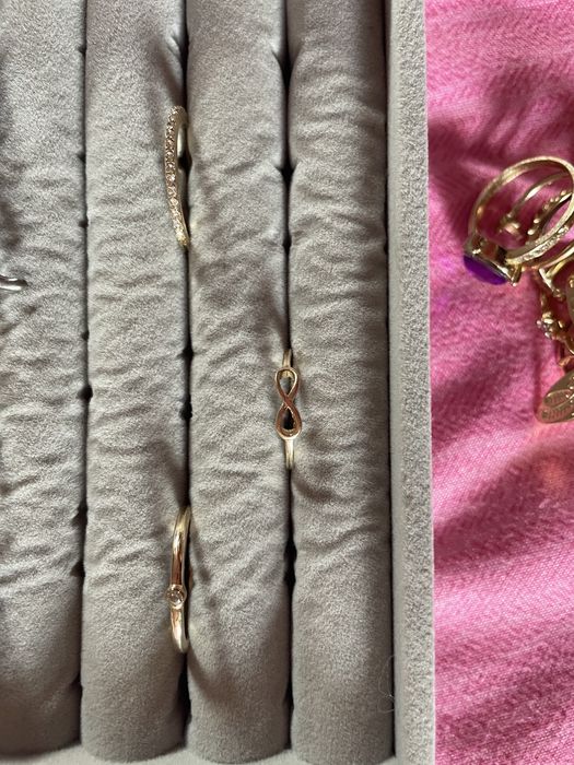 Лот пръстени в сребристо и златисто