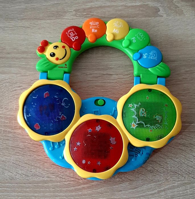 Играчки  за количка,кошара и Музикална играчка със  светлинни ефекти и