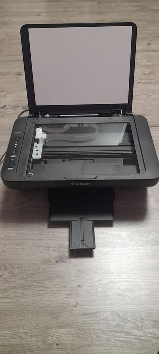Продавам принтер Canon MG2550S