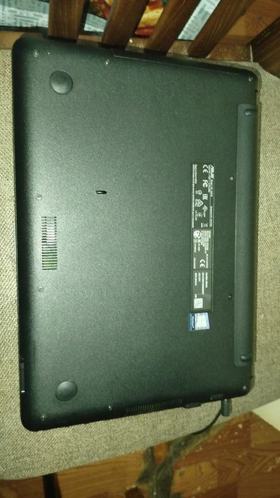 Продаю Асус ноутбук